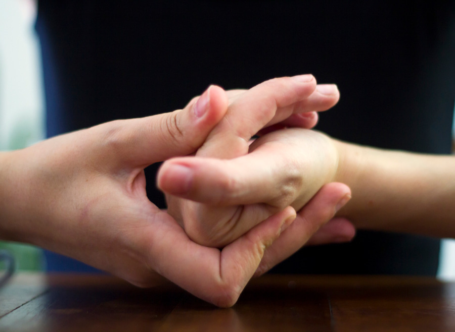 Is Cracking Your knuckles Bad? Advice From Your West Vancouver Chiropractor