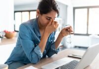 Working on a computer for long hours usually results in neck pain, stiffness and headaches.